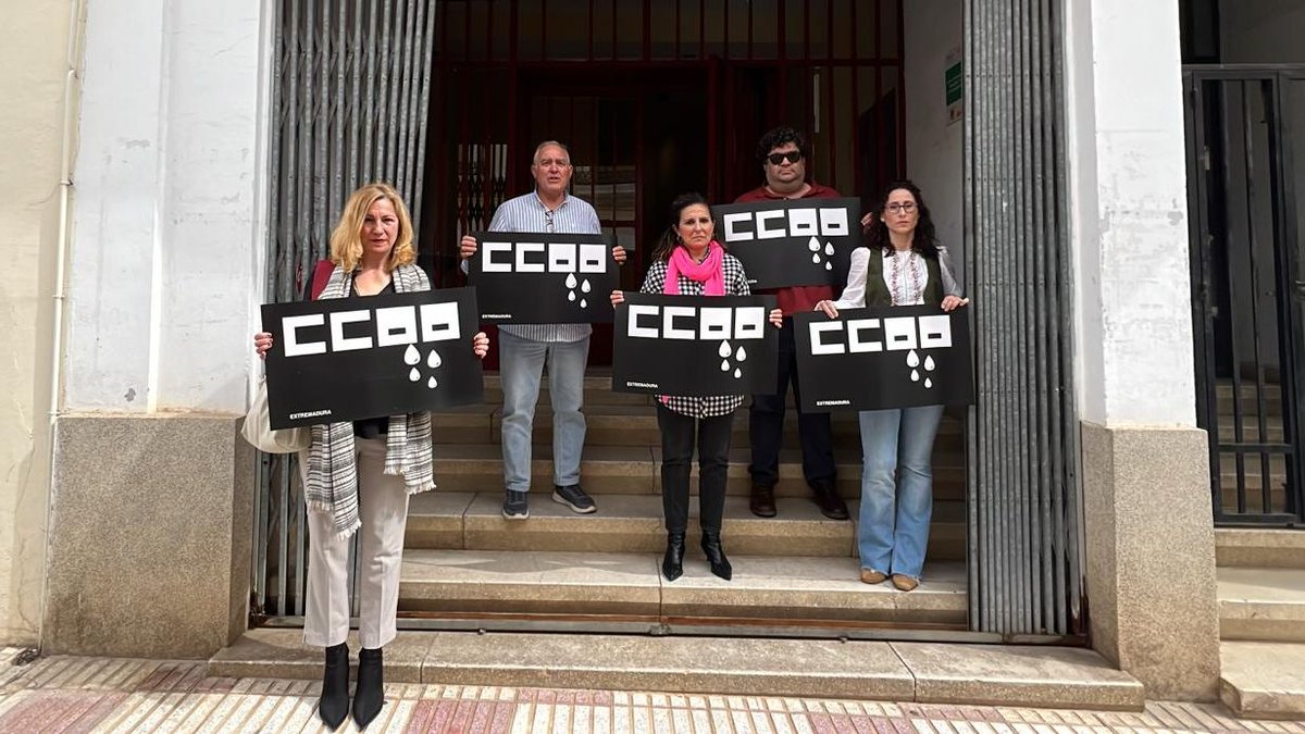 ⚫️ CCOO de Extremadura guarda un minuto de silencio por el trabajador de 64 años fallecido en accidente laboral en Guareña

✅ Afiliado a CCOO, desde el sindicato trasladamos nuestro más sentido pésame a sus familiares, amistades y compañeros.

<a href="/CCOO_Habitat/">CCOO del Hábitat</a> <a href="/CCOOHabitat_EX/">CCOO del Hábitat de Extremadura</a>