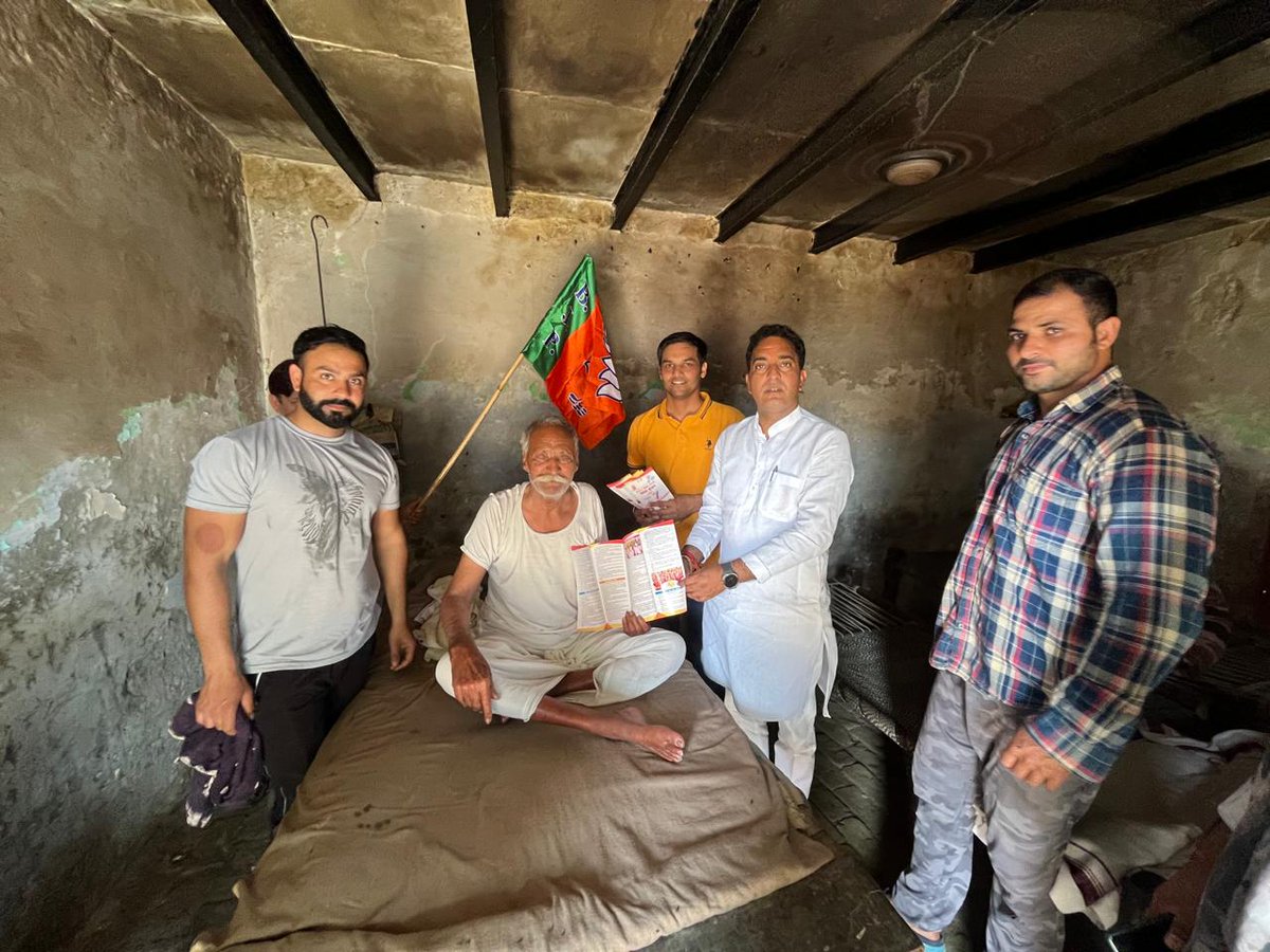 AdvAkashAwana's tweet photo. भारतीय जनता पार्टी के *ग्राम चलो अभियान* के कार्यक्रम में ग्राम असगरपुर में जिला उपाध्यक्ष श्री महेश अवाना जी ने भाजपा बूथों पर पर प्रवास किया, 

अभियान में गांवके वरिष्ठजन, युवा पीढ़ी, व कर्मठ भाजपा कार्यकर्ता उपस्थित रहे| 
@shivanshsirji @BJP4NoidaMN 
#8yearsoftransformingup https://t.co/nlOHo6Axg6