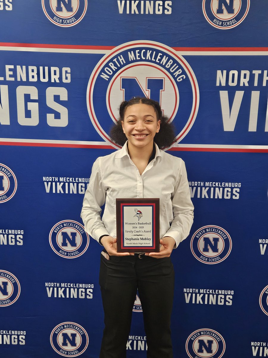 StephMobley2026's tweet photo. ALL GLORY TO GOD!! #scholarathlete #4.6GPA #coachsaward #allconferenceteam #alldistrict9team #northmeckwbb #ladyvikings #jrSZN https://t.co/8CdSZFQTS6