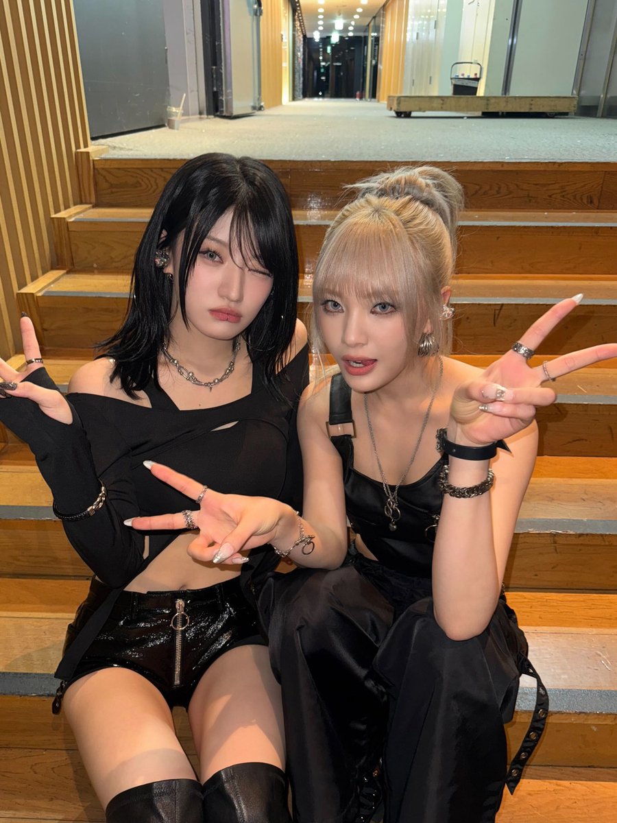 Billlieofficial's tweet photo. [#Billlie] Mnet 엠카운트다운

🔗 https://t.co/6XVWXkbcFw

#빌리 
#MOONSUA #문수아
#SIYOON #시윤 
#SNAP https://t.co/jj6Xgw2hDX