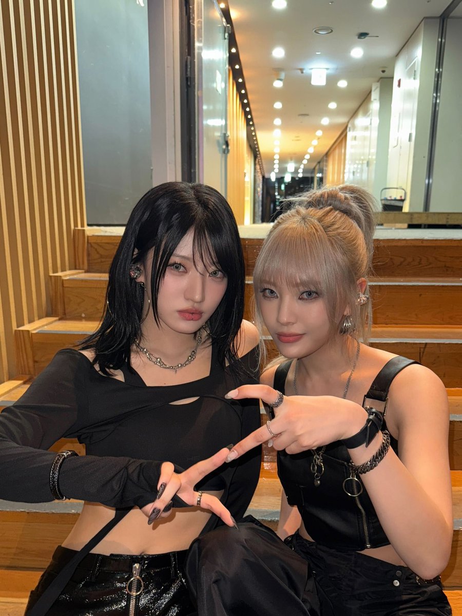 Billlieofficial's tweet photo. [#Billlie] Mnet 엠카운트다운

🔗 https://t.co/6XVWXkbcFw

#빌리 
#MOONSUA #문수아
#SIYOON #시윤 
#SNAP https://t.co/jj6Xgw2hDX
