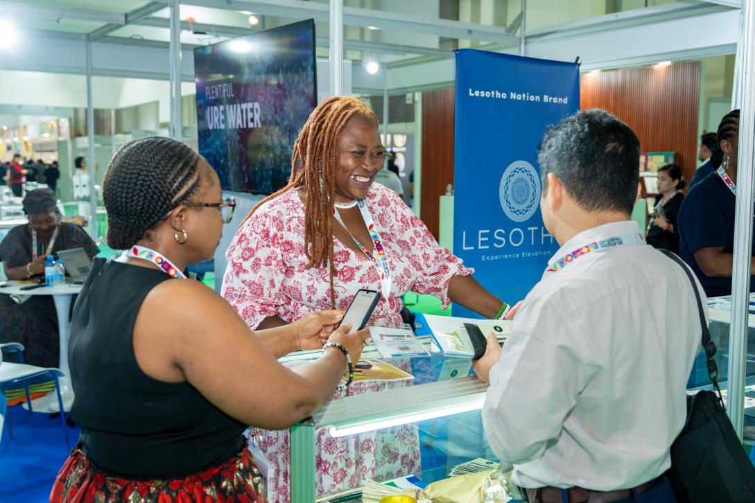 1/3

🤝 #Lesotho  🇱🇸 and the #EU 🇪🇺 are strong trade allies. In 2023, our trade soared to €408 million, with the EU as Lesotho's 2nd top partner at 16.5%.