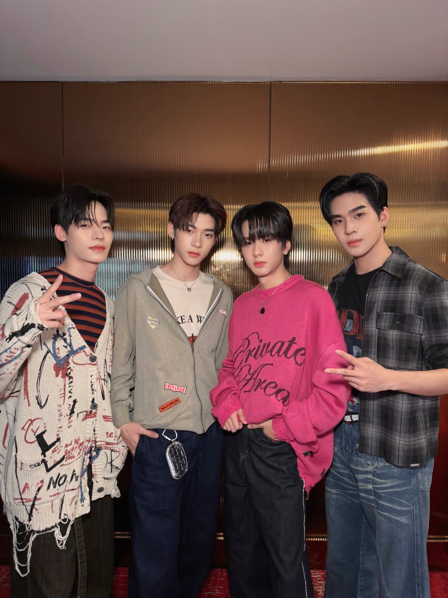 DomundiTV's tweet photo. “อู่อู๋” @Auautnp “เซฟ” @savewrg “ป๋อ” @porsuppakarn และ “ตี๋ตี๋” @twnpich พร้อมแล้วสำหรับงาน SF Friends Screening : THE AMATEUR ✨️

#SFxAuauSavePorTeetee
#SFxTheAmateur https://t.co/9yZ1UmZF2p