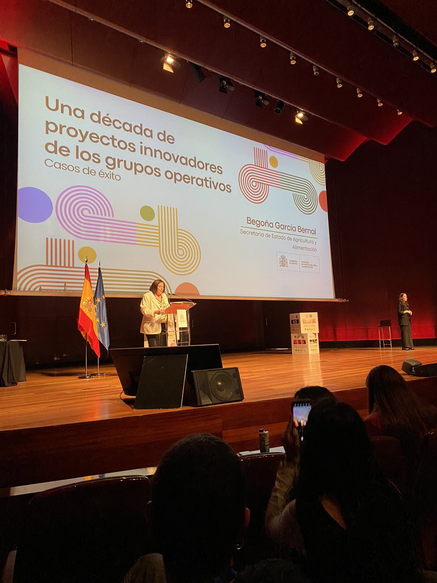 CugatGloria's tweet photo. Celebrant 10 anys de Grups Operatius Supraautonomics!!! 🥂Col.laboracio i Innovació son inseparables i imprescindibles per afrontar reptes agroalimentaris. Enhorabuena!! 👏🏻 Por un sector  agroalimentario saludable, sostenible y competitivo💪🏻 @agriculturacat @mapagob @MaiteAmbrosM https://t.co/22xIleqH5d