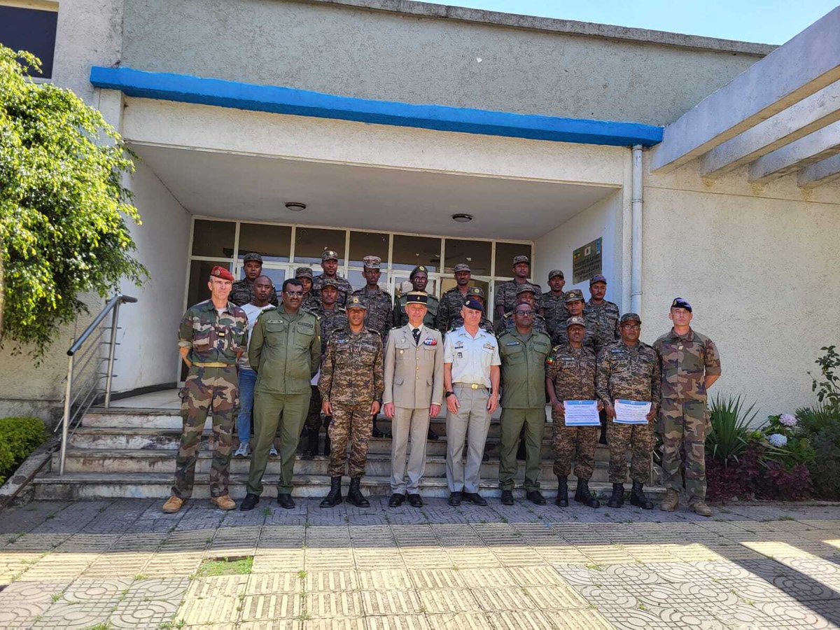 AmbafranceET's tweet photo. From 24 March to 04 April the International Peace Support Training Institute (IPSTI) of the Ethiopian Peace Keeping Center conducted an Explosive Hazard Awarness Training of Trainers (ToT EHAT) course with the support of France
#UNMAS #EthiopianPKC #PeaceKeepingOperations https://t.co/47Asfukf09