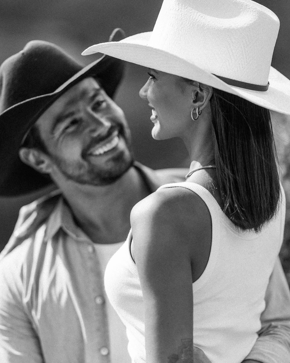 keila__2's tweet image. …CINCO!

“Acima de tudo, porém, revistam-se do amor, que é o elo perfeito.”
Colossenses 3:14

#malynevaicasar