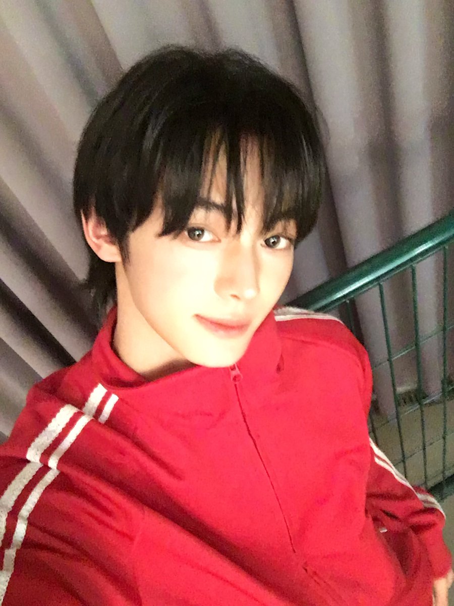 250410 위버스 포스트 #한진 

42오늘 하루 어땠어요?
42今天怎么样？