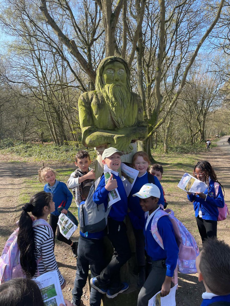 Fosse_TMET's tweet photo. Year 3 are busy exploring all the incredible sculptures. #fmgeography #curious https://t.co/FknZUEALqs