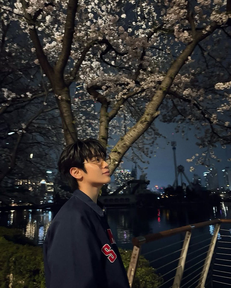 nakysooya's tweet image. Fans have noticed that Taerae from ZEROBASEONE and Hanbin from Evnne went out together in recent pics