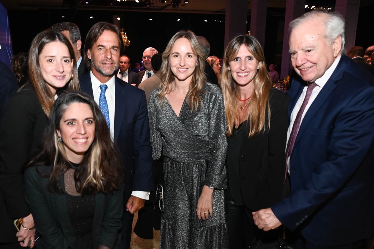 Participando de la cena anual de la Fundación Pensar, junto al expresidente de Uruguay, <a href="/LuisLacallePou/">Luis Lacalle Pou</a>, y a la Vicejefe de Gobierno porteño, <a href="/claramuzzio/">Clara Muzzio</a>. 

<a href="/fpensar/">Fundación Pensar</a> <a href="/gcba/">Buenos Aires Ciudad</a> <a href="/ProCiudadBsAs/">PRO Ciudad</a>