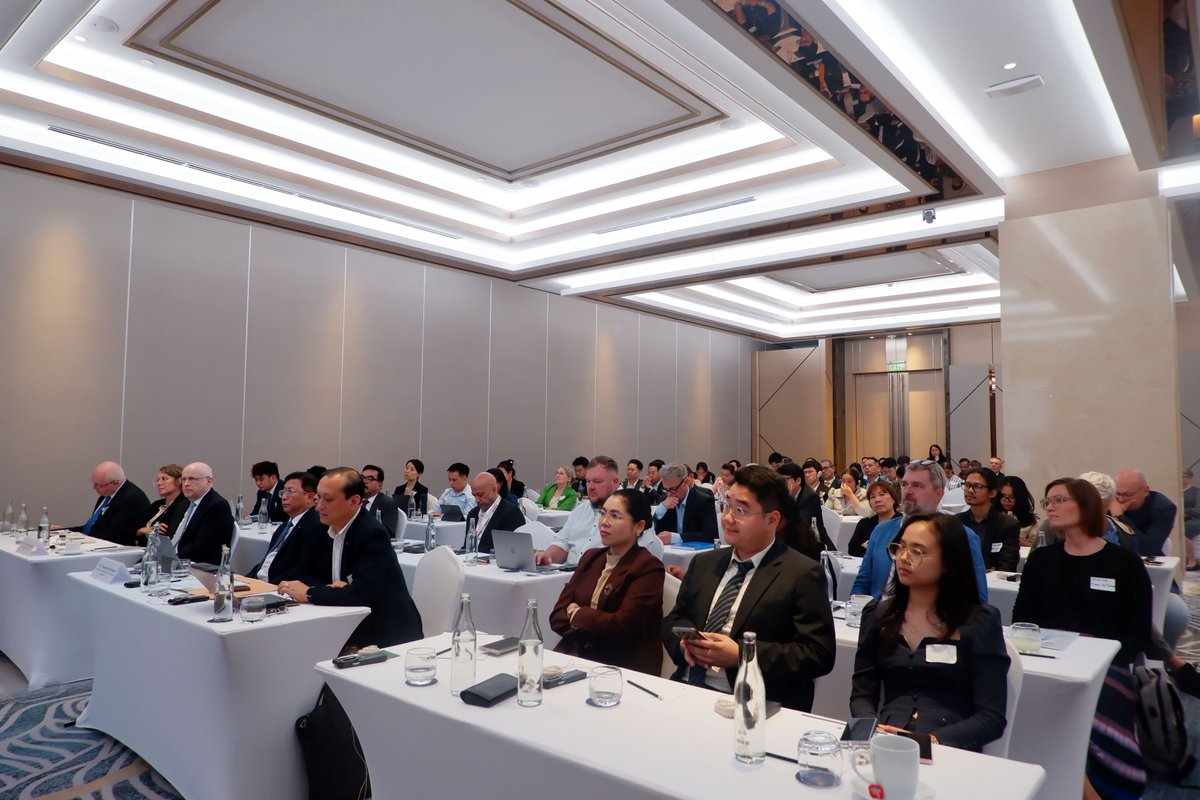 💼 2.4.2025 The Embassy of Finland, EuroCham Laos, and Finnpartnership organized the “Doing #Business with #Finland” seminar in #Vientiane! Over 100 participants from the public and private sectors explored #trade opportunities and #sustainable solutions for future collaboration.
