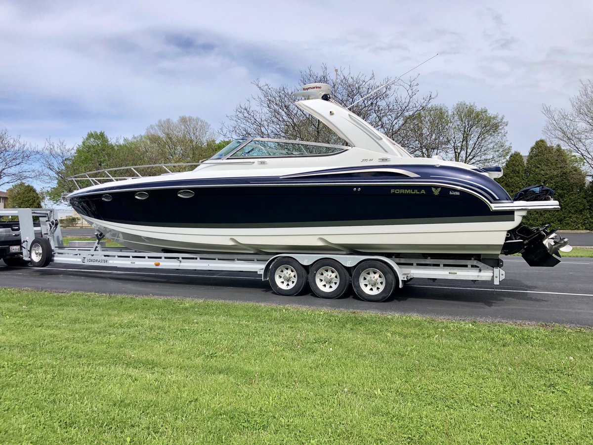 LoadmasterTrail's tweet photo. Some beautiful boats sitting properly on their custom matched trailers.  @formulaboats @barlettaboats @boston_whaler https://t.co/sZlixT8qN1