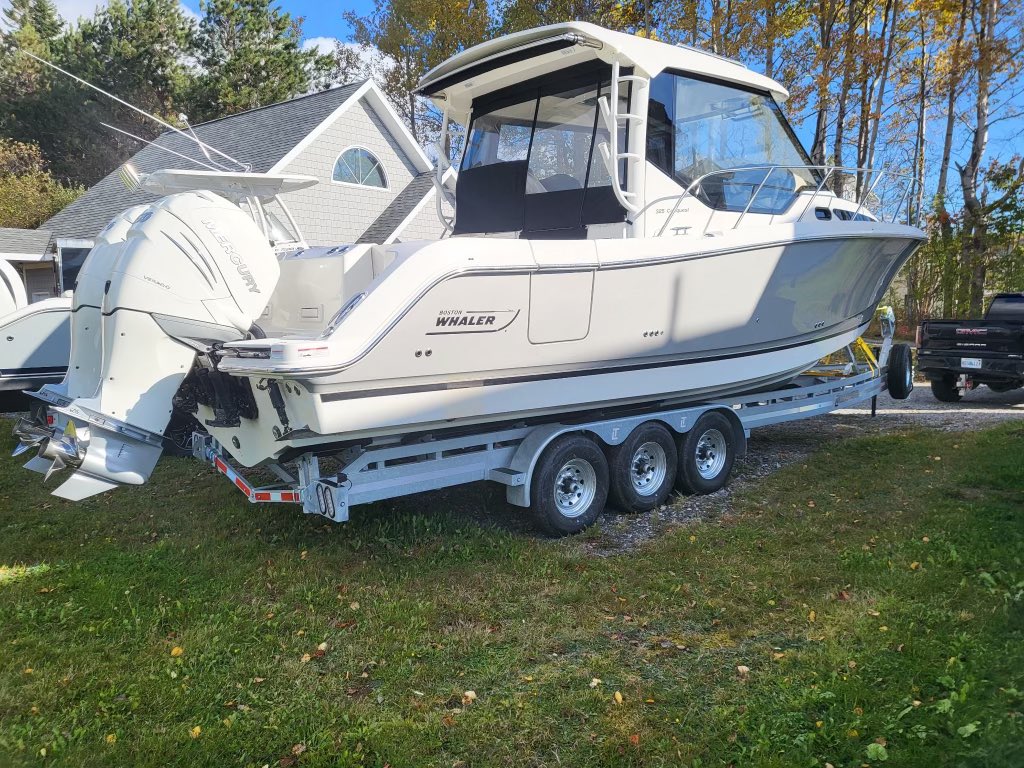 LoadmasterTrail's tweet photo. Some beautiful boats sitting properly on their custom matched trailers.  @formulaboats @barlettaboats @boston_whaler https://t.co/sZlixT8qN1