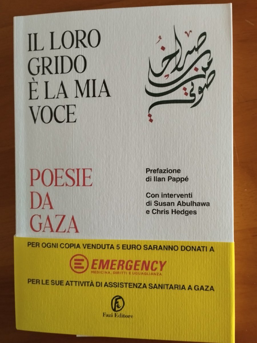 CucchiRiccardo's tweet photo. "La notte della città è buia, tranne che per il bagliore dei razzi, silenziosa tranne che per il suono dei bombardamenti, spaventosa tranne che per la serenità della preghiera, nera tranne che per la luce dei martiri. Buonanotte, Gaza."
Heba Abu Nada, morta a 32 anni. A #Gaza. https://t.co/hR9GmKIZmE