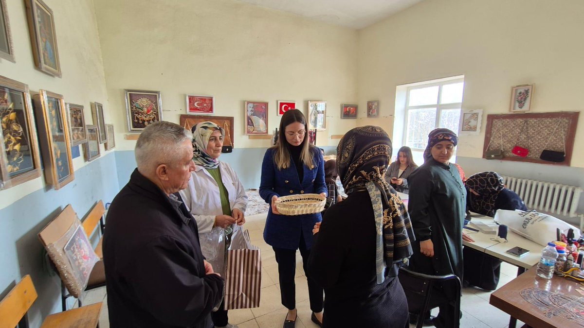 GulagacKaymakam's tweet photo. 📍Gülpınar
Kaymakamımız Sn.Şeyma POLAT BALAK İlçe Milli Eğitim Müdürü Mustafa Songür, İlçe Halk Eğitim müdürü Ahmet UZUN ile Gülpınar İlkokulu ve Halk Eğitim bünyesinde bulunan kurslarla alakalı görüşme sağladı. Akabinde Gülpınar Belediye Başkanı Sn.Ersoy KARA'yı ziyaret etti. https://t.co/98rtE8zLFU