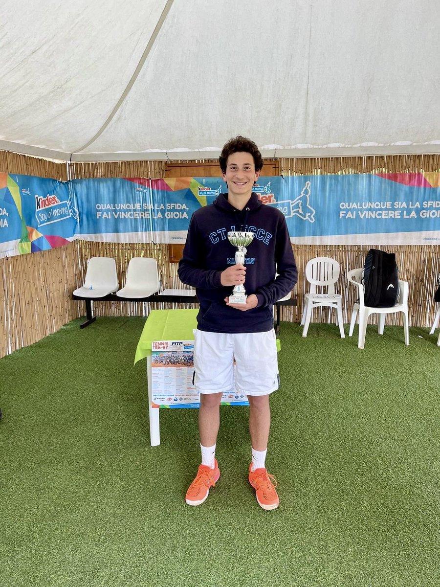 CTLecce's tweet photo. Pietro Quinto vince il tabellone di singolare maschile under 16 nel Torneo Kinder di Mesagne.
#Lecce #Tennis #CTLecce #CircoloTennisLecce #TennisPlayer #TennisTournament #LecceTennis #SalentoTennis #KinderJoyOfMoving https://t.co/xgo8BUTl15