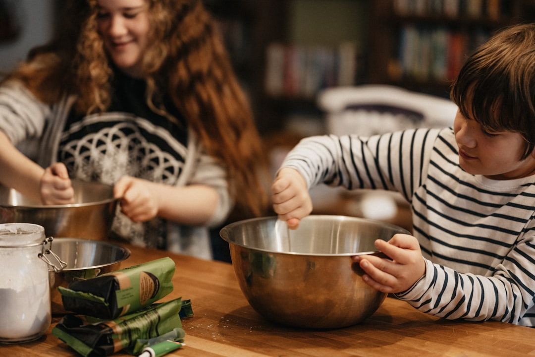 TalkToOpenDoor's tweet photo. How can cooking affect your mental health? It can...
🥕 help you improve your diet
⏰ give you structure &amp; routine
🍝 increase connection with others e.g. sharing meals or recipes
🫒 encourage creative innovation &amp; mindfulness
🥧 boost self-esteem https://t.co/At74nTiMuX