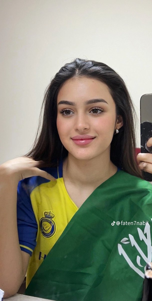 كل هالجمال وأنا أشجع النصر ✌️ 😎 وأنت شو فريق المفضل  😍؟