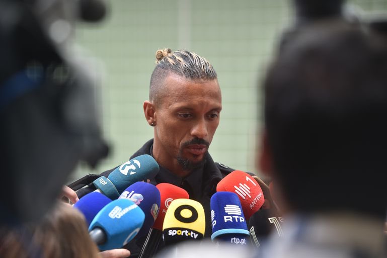 Luís Nani: “Antes de me tornar profissional no Sporting, tive de esperar dois anos para poder ser inscrito e o senhor Aurélio esteve sempre presente, a acalmar-me e a dar-me os parabéns pela minha atitude, por não desistir nem perder o foco nos treinos.”

“Ele quis ter a minha