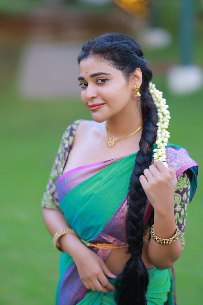 96tv News (@96tvnews) on Twitter photo #DharshaGupta looks stunning in this traditional attire ✨❤️
<a href="/DharshaGupta/">❤️Dharsha❤️</a> <a href="/UVCommunication/">UV Communications</a> <a href="/proyuvraaj/">Yuvraaj</a> #DharshaGupta looks stunning in this traditional attire ✨❤️
<a href="/DharshaGupta/">❤️Dharsha❤️</a> <a href="/UVCommunication/">UV Communications</a> <a href="/proyuvraaj/">Yuvraaj</a>