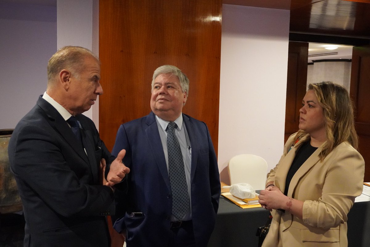 Asodelgt's tweet photo. Como parte del encuentro entre el sector lácteo de Estados Unidos y Guatemala se conversó con el Viceministro de Integración y Comercio Exterior, Héctor Marroquín, y con representantes del Ministerio de Salud y de la Secretaria de Seguridad Alimentaria y Nutricional de Guatemala https://t.co/eSC2HDyUum