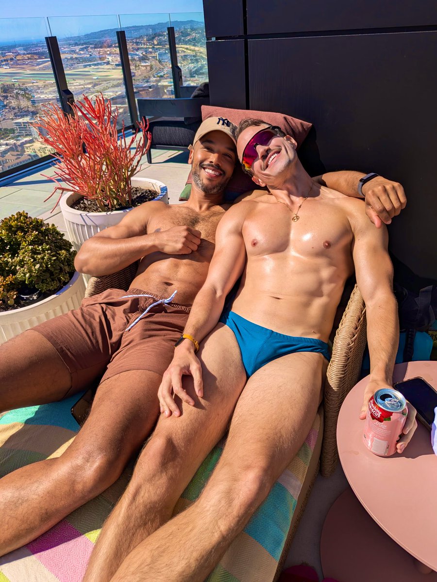 Take me back to #sundayvibes ☀️🏊‍♂️