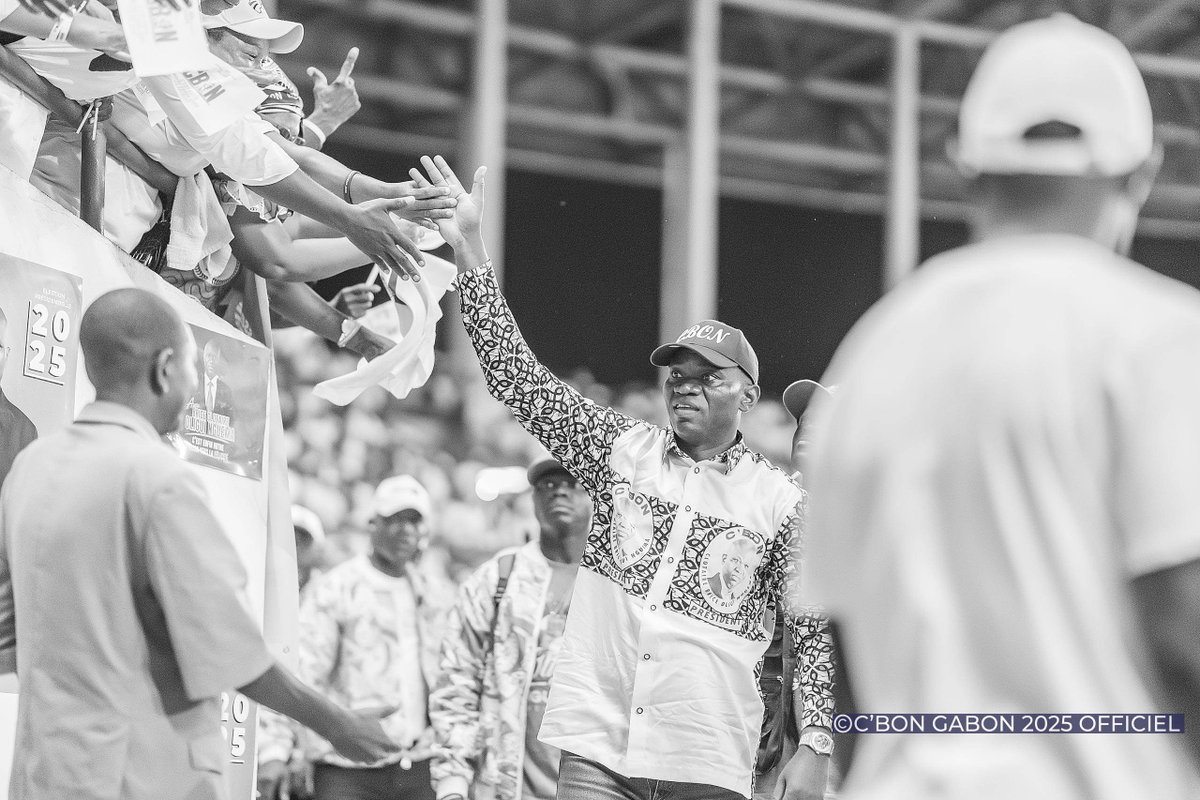 cbon2025's tweet photo. 📍Retour en images sur le meeting du candidat C'BON – Brice Clotaire @oliguinguema à #Oyem , pour sa dixième journée de campagne présidentielle.
Le stade d’Engong plein à craquer, une ferveur populaire incroyable, et une seule voix portée : celle du changement.
Les populations d’Oyem ont accueilli le "Président Spécial" comme un des leurs, avec énergie, chaleur et conviction.
Au-delà des chants et des couleurs, c’est un message clair qui a été lancé : le 12 avril, ce sera une victoire cash.
Pour Oyem, la victoire est déjà "Abôbô" !
📸 Revivez en images ce moment fort et symbolique d’un peuple qui a fait son choix.
#CBON2025 #Le12CestLe12 #UnitéEtProgrès #Oyem #LeBâtisseur #Abôbô #Gabon2025 #PrésidentSpécial