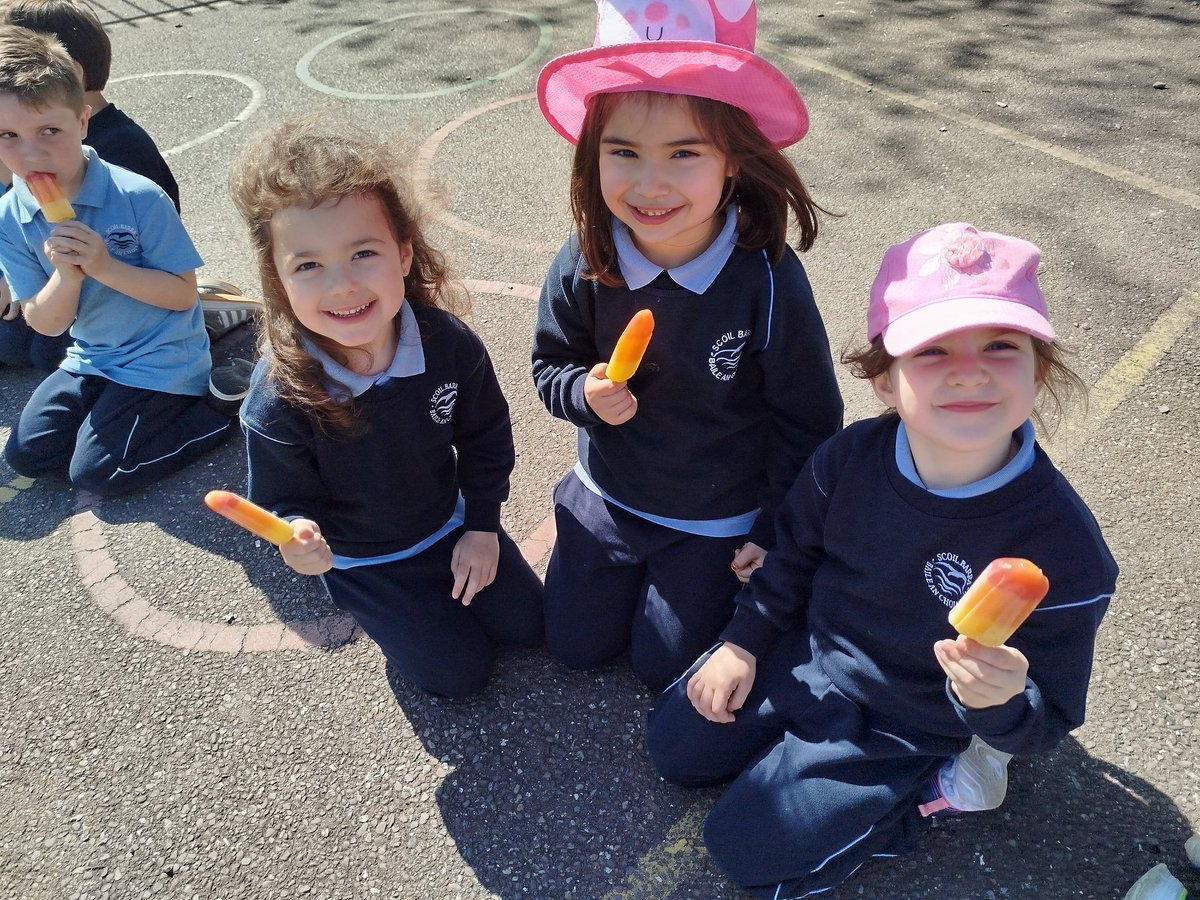 Sunshine and ice-pops today for Junior Infants made for smiles all round! 🍦☀️😊😍