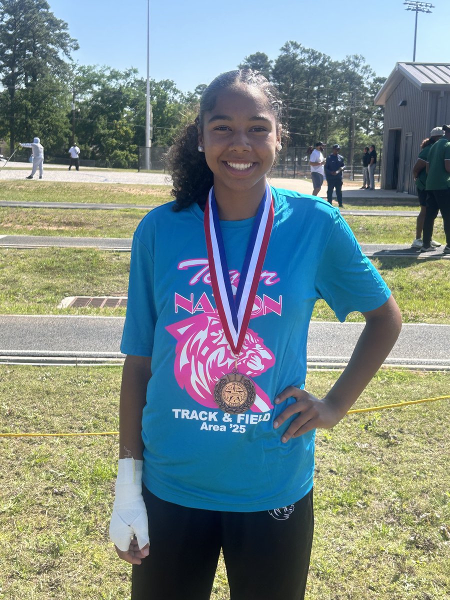 ogden_shannan's tweet photo. Still pushing on… Congrats to Griffin on her 🥉finish in Long Jump at the 13/14 Area Meet. #nextupregionals @CoachHardeman @Tasha_Smith78 @ConroeSports @Conroeathletics https://t.co/TMgiXmj4e9