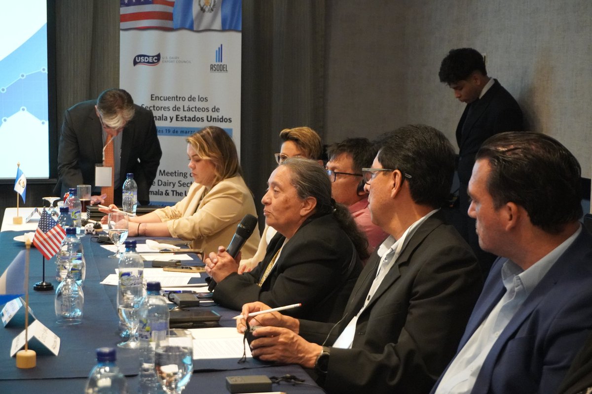 Asodelgt's tweet photo. ▶️La Organización Mundial de la Salud recomienda consumir al menos 160 litros de leche por ciudadano. En ese sentido el Director Ejecutivo de #ASODEL, Ramiro Pérez, destacó la oportunidad de crecimiento del mercado guatemalteco en materia de lácteos 📈 https://t.co/VF497gF4JH