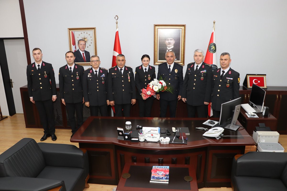 kirsehrjandarma's tweet photo. Daima birlikte, daima yan yana!
İl Jandarma Komutanımız J.Alb. Ahmet YILDIRIM ve beraberindeki personelimizce, Kırşehir İl Emniyet Müdürü Erdoğan Kartal ve PMYO Müdürü Erdem EYLENEN'i  ziyaret ederek Türk Polis Teşkilatının 180. kuruluş yıldönümünü kutladık. https://t.co/52ojWDSZRP