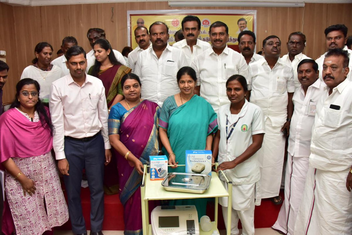 KanimozhiDMK's tweet photo. தூத்துக்குடி மாவட்டம் கோவில்பட்டியிலுள்ள நகராட்சி அலுவலகக் கூட்டரங்கத்தில், கிராமப்புற செவிலியர்களுக்கான மருத்துவ உபகரணங்கள் வழங்கினேன். மேலும் ஆதிதிராவிடர் மற்றும் பழங்குடியினர் நலத்துறை சார்பாக 61 பயனாளிகளுக்கு ரூ.45.75 இலட்சம்  மதிப்பில் நத்தம் இணையவழி பட்டாக்களையும் வழங்கி மகிழ்ந்தேன்.

இந்நிகழ்வில் அமைச்சர் திருமிகு. @geethajeevandmk, விளாத்திகுளம் சட்டமன்ற உறுப்பினர் திரு. @mlavilathikulam, மாவட்ட ஆட்சியர் திரு. க.இளம்பகவத், மேயர் திரு. @Jeganperiyasami, கூடுதல் ஆட்சியர் திருமிகு. ஐஸ்வர்யா மற்றும் பலர் உடனிருந்தனர்.
