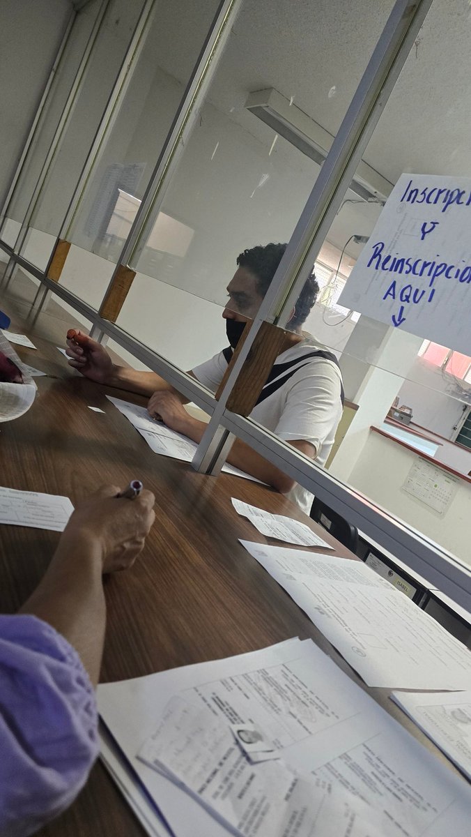 Empleado de la #saladearmas de #ciudaddeportiva <a href="/IztacalcoAl/">Alcaldía Iztacalco</a> déspota y agresivo. Se molesta porque no lo dejan desayunar. Comienza a laborar después de horario #fatalservicio