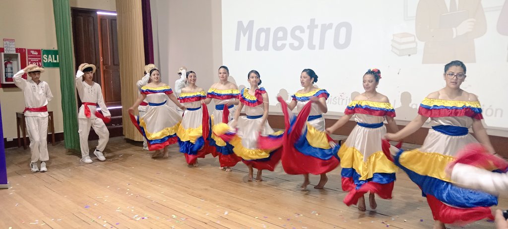 Johanna41471995's tweet photo. Al comenmorar el Día del Maestro Ecuatoriano, el Distrito 11D01 Loja Educación celebra a quienes con su compromiso y dedicación han hecho de la educación una herramienta poderosa para el cambio y el progreso de nuestra nación. @AlegriaCrespo
#ElNuevoEcuadorResuelve https://t.co/uCZjEFBNL4