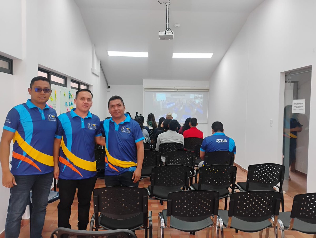 diegovelasco796's tweet photo. @ElOIRdelaRegion 🚀#SISSUZonaCentroSur El equipo SISSU del #CEAD Popayán, se articula en el segundo día de despliegue de la ZCSUR "Consolidando la reticularidad 2025", en compañia de estudiantes, egresados y docentes.👊💪 @ElOIRdelaRegion https://t.co/nwWXspjpbE