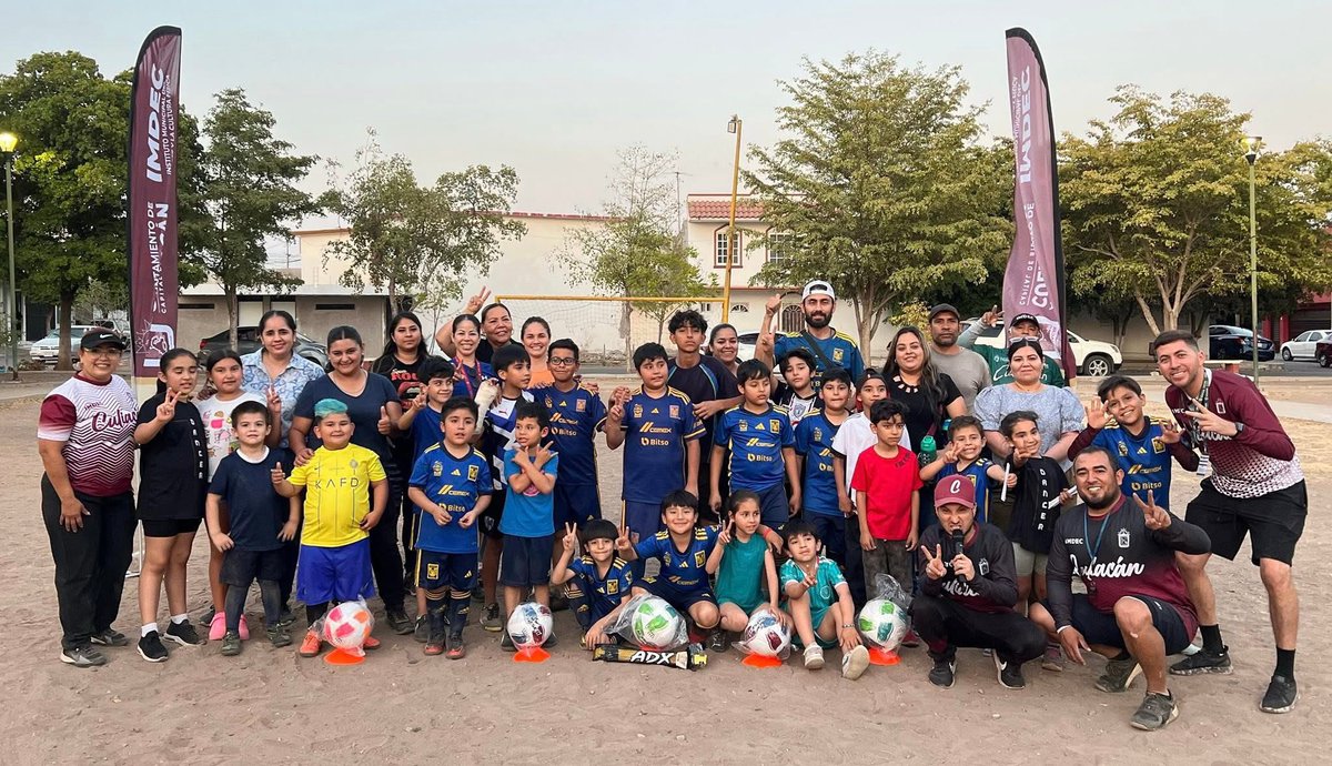 imdeccln's tweet photo. Llevamos nuestra Jornada Deportiva y Recreativa a niñas, niños y jóvenes de la cancha de la colonia Horizontes, como parte del fomento al deporte del Gobierno de Culiacán. 👏👏

#CapitalDeBienestar
#AyuntamientoDeCuliacán https://t.co/AMyzwMBTxj