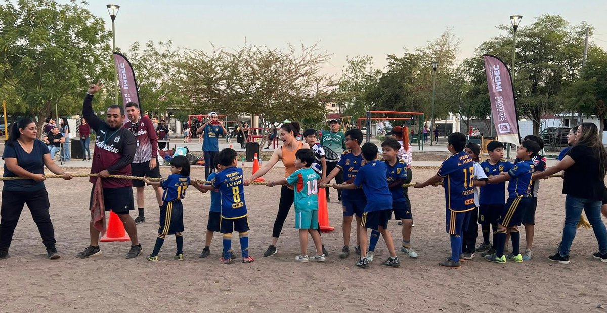 imdeccln's tweet photo. Llevamos nuestra Jornada Deportiva y Recreativa a niñas, niños y jóvenes de la cancha de la colonia Horizontes, como parte del fomento al deporte del Gobierno de Culiacán. 👏👏

#CapitalDeBienestar
#AyuntamientoDeCuliacán https://t.co/AMyzwMBTxj