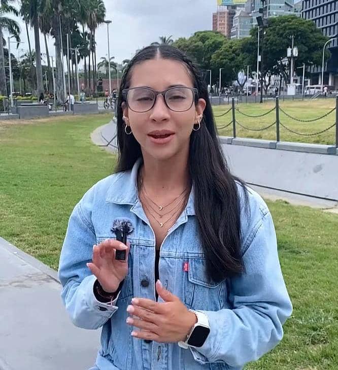 #AlertaSNTP | La periodista Nakary Ramos, de <a href="/ImpactoVE/">ImpactoVenezuela</a>, se encuentra desaparecida desde el pasado #8Abr cuando grababa un reporte en Plaza Venezuela. 

Su familia desconoce su paradero y temen que se encuentre detenida por su trabajo. 
Así estaba vestida el día que desapareció.