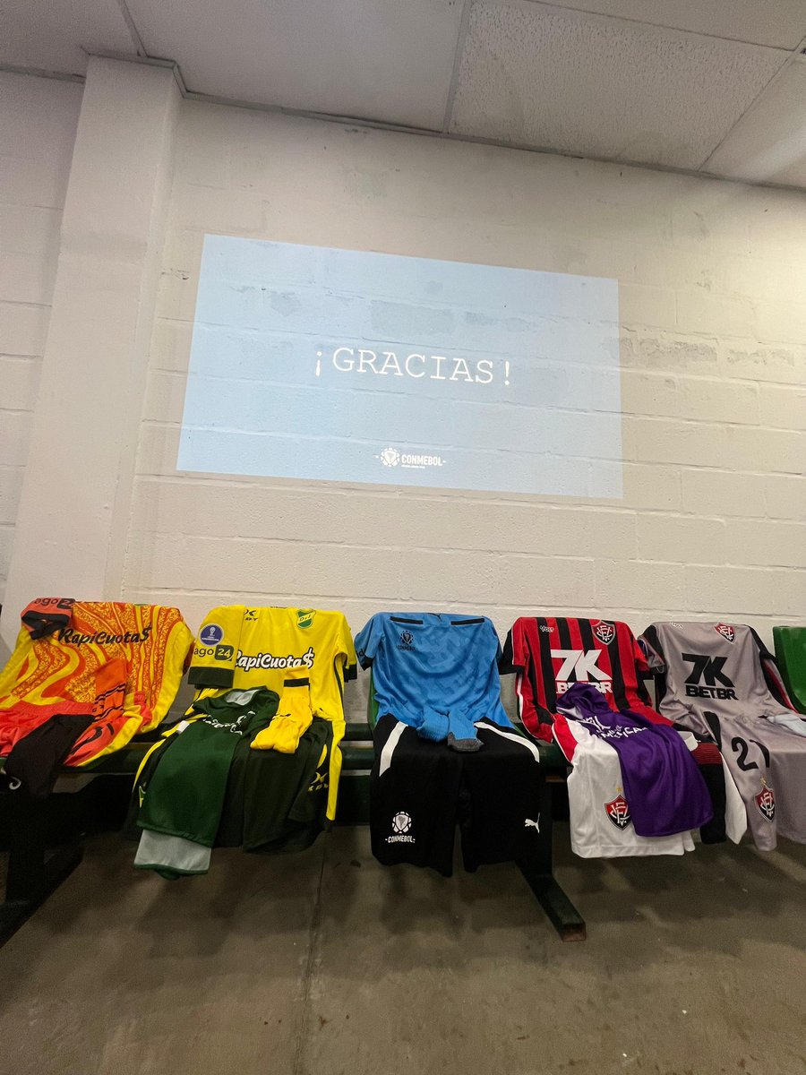 ClubDefensayJus's tweet photo. ¡Todo listo! 🤝 

Por la mañana se llevó a cabo la reunión junto a Vitória y @CONMEBOL para el partido de hoy. https://t.co/Kmu5EBSvFv