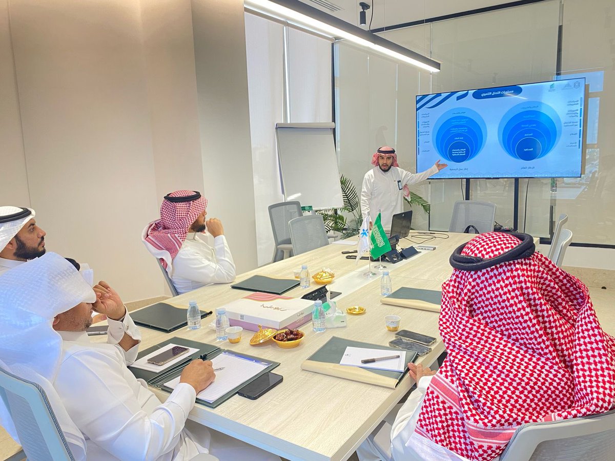 DarkSharqia's tweet photo. استكمالاً لاجتماعات التوجه الاستراتيجي اجتمعت اللجنة التنفيذية لجمعية دارك واستعرضت مسودة الوثيقة الاستراتيجية وذلك استعداداً لعرضها على مجلس الإدارة في الاجتماع المقرر عقده ٢٢ أبريل المقبل. https://t.co/mUXsIxnRxe