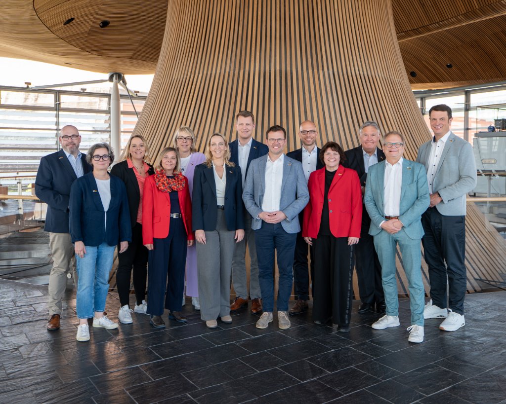 Welsh Government International 🏴 (@walesintheworld) on Twitter photo Today we welcomed parliamentarians from North Rhine-Westphalia to learn more about the devolution journey in Wales.
This is an important part of our continued commitment to working with partners and regions across Europe.
<a href="/GermanAmbUK/">Miguel Berger</a> Today we welcomed parliamentarians from North Rhine-Westphalia to learn more about the devolution journey in Wales.
This is an important part of our continued commitment to working with partners and regions across Europe.
<a href="/GermanAmbUK/">Miguel Berger</a>