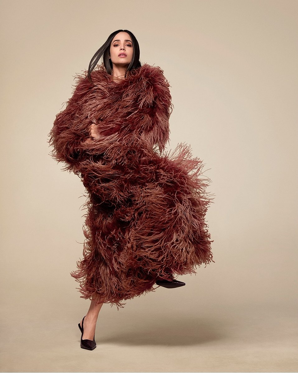 Happy 32th birthday to the beautiful woman ever, Sofia Carson ! Thank you for bringing so much light and love into this world though your music, films, and your commitment with Unicef 🤍