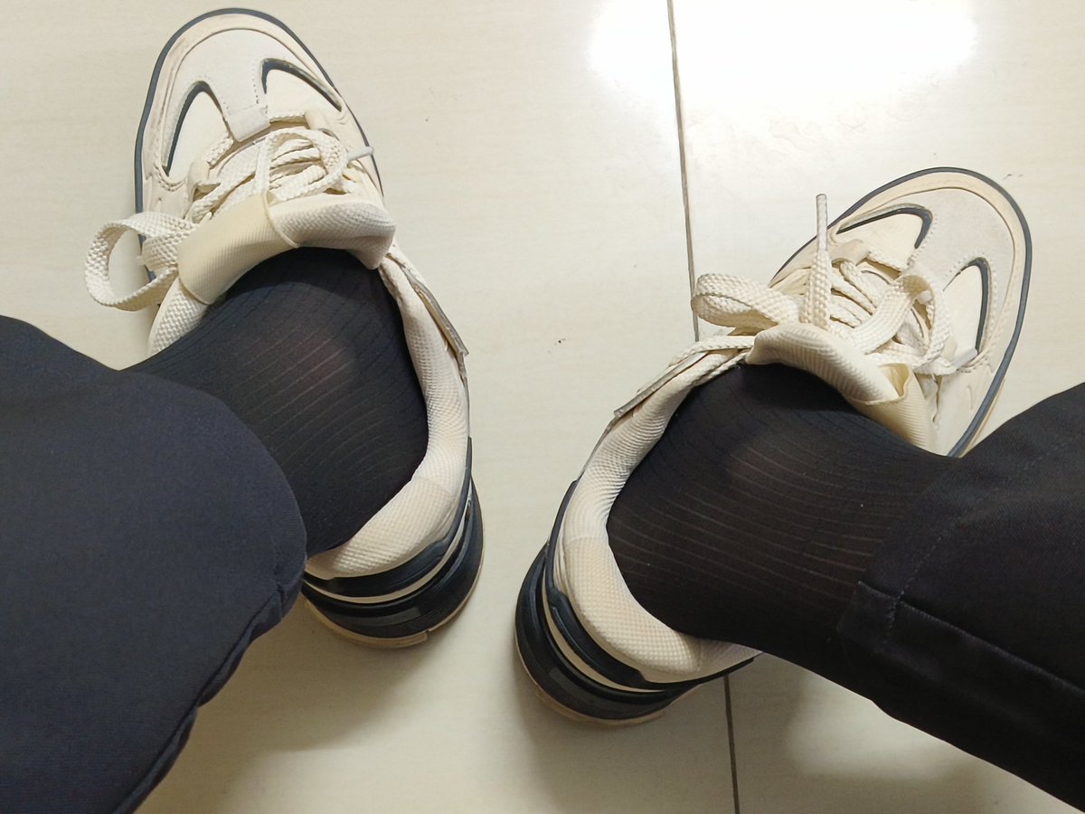VincentYu154100's tweet photo. 好久没更新了  #丝袜 #男丝 https://t.co/oGyCM6hDxC