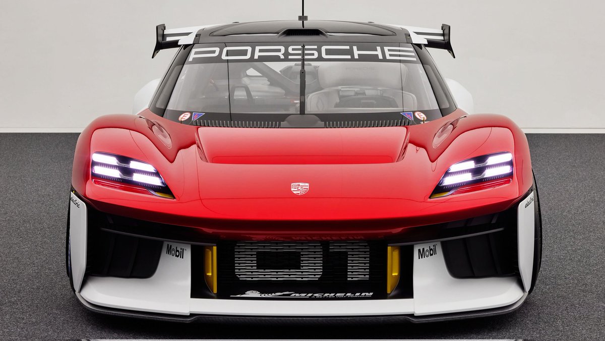 1985_alfred's tweet photo. @Foxzie_RBLX "Bring back the Limited Cars, and please add the Porsche Mission R!" https://t.co/3TjR1CVNLa