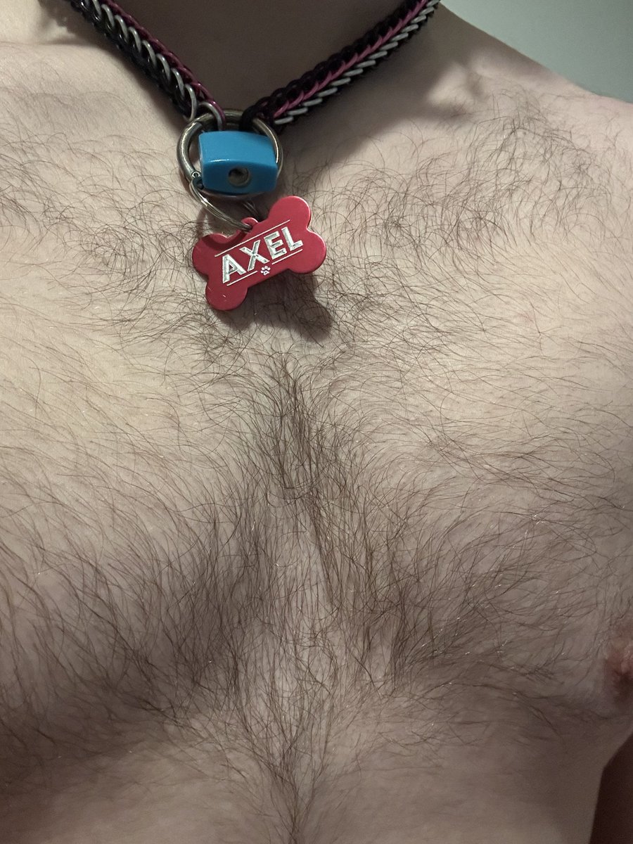 This pup finally has a tag!! It’s only taken me 1.5years to get around to it, but I love it! I feel so much more like a dog 🐶 

Feel free to use the occasion to look disrespectfully at my chest 🙏 

.
.
.

#pupplay #petplay #pup #gay #gaypup #kink #gaykink