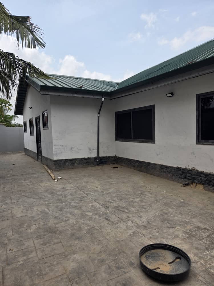 worldrankinn's tweet photo. Newly Built
5 bedrooms self-compound House
4 washrooms
6.000 Ghs 1yr
Taifa/Bankyease
.
.
.
Sheldon,#TheExFactor,Rover App,
National Theatre,#GuymanRiceandStew,Bawku,Hayford,Uncle Ebo Whyte,#smeaccelerate,#NextLevelXperience,Appiah,Ashley,Nigeria,forever with drill & rosey https://t.co/DeX6eUXLq0