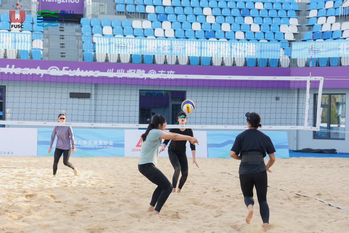 Tsinghua_Uni's tweet image. Want a #healthier lifestyle? Join our women’s #volleyball team! Under the guidance of the coach, they have gone from humble beginnings in the 1930s to dominating in both regional &amp;amp; national competitions. Come &amp;amp; be part of their journey to spread the #NoSportsNoTsinghua spirit!