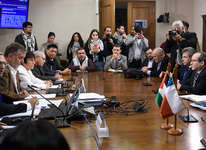 opinarcl's tweet photo. NO PUEDEN ENTRAR A EEUU: BORIC y todo el gobierno incluyendo ministros, congresales y alcaldes filo comunistas!!!
@checho_hirane @Jou_Kaiser @carreragonzalo #antifilocomunistas https://t.co/YtaqGSa4Bp