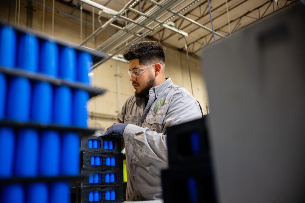 DragonflyDFLI's tweet photo. What’s the #LithiumLoop? A fully domestic supply chain—from lithium mining to battery recycling—all in one region. Nevada leads with resources, refining, manufacturing &amp; recycling.

Why it matters:
✅ Energy independence
✅ American jobs
✅ Sustainability https://t.co/wDk1oX5sjd