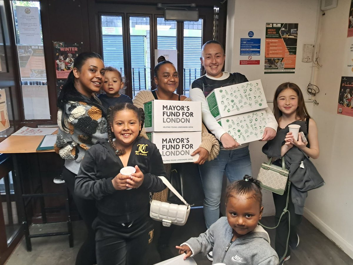 London_Tigers's tweet photo. Thank you @MayorofLondon 15 families in Amberley Estate today received #createandmake food boxes to use over the Easter holiday programme &amp; a fun way to explore making healthy food @CityWestminster @YoungWestminstr @WestminsterVol @RNBlake @LDN_VRU https://t.co/XoNPScqQ8P